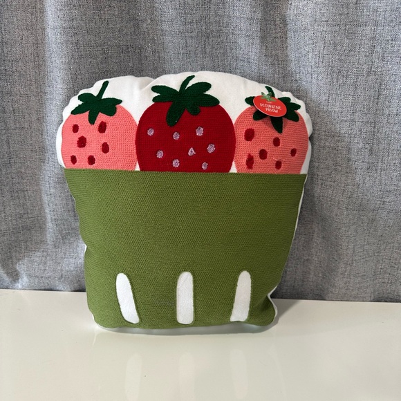 Strawberries, decorative, throw pillow. NWT. - Picture 1 of 4